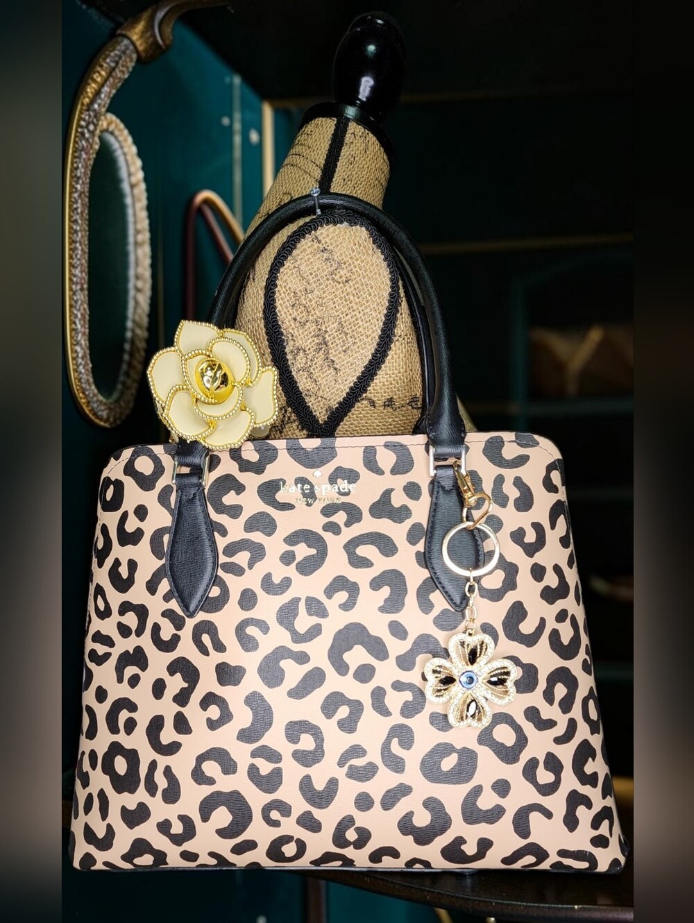 **SOLD**Kate Spade New York Darcy Graphic Leopard Large Satchel - Picture 13 of 16
